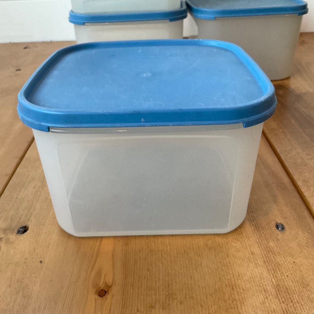 TUPPERWARE MODULAR MATES PANTRY CONTAINERS SQUARE #2 BUNDLE OF WITH 6 BLUE LIDS - Picture 2 of 5